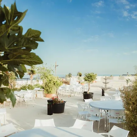1ª Linea De Playa Marbell Center 马尔韦利亚